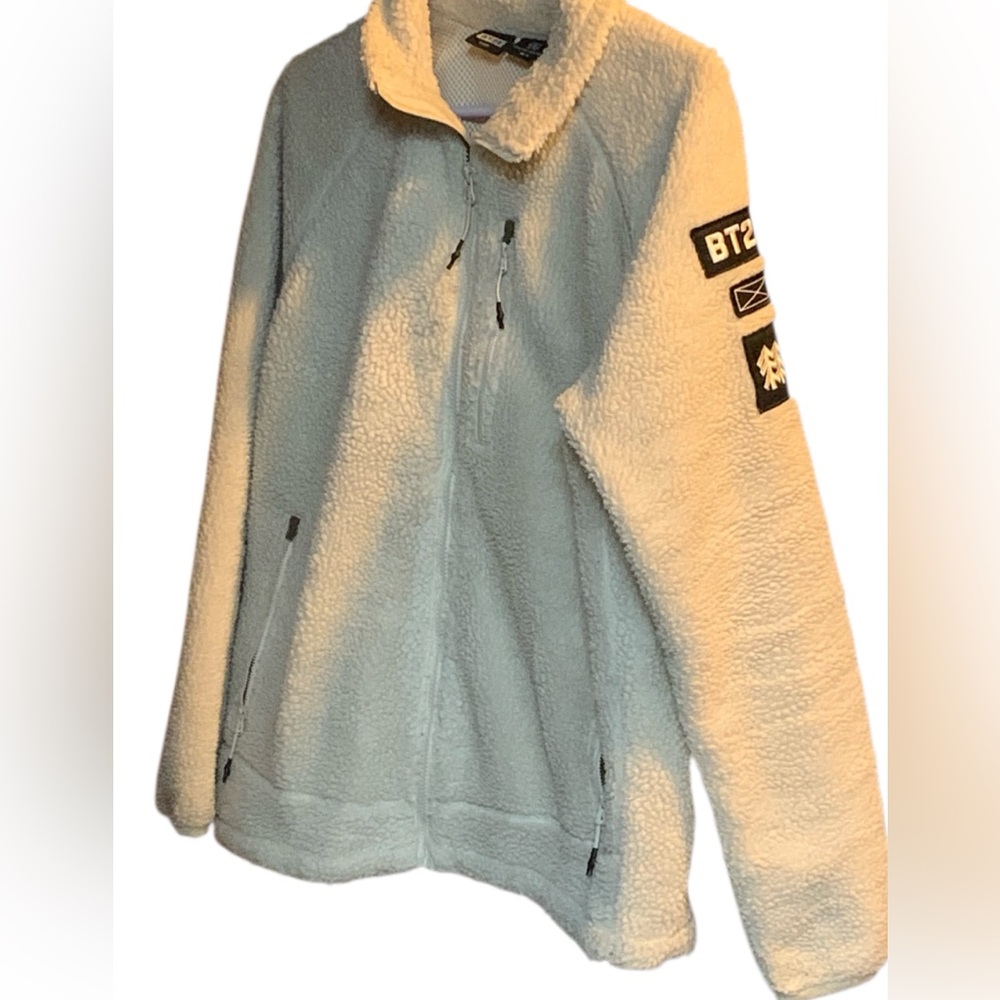 BT21 x Kolon Sport Fleece Jacket Koya RJ Shooky Mang Chimmy Tata Cooky - Picture 2 of 8